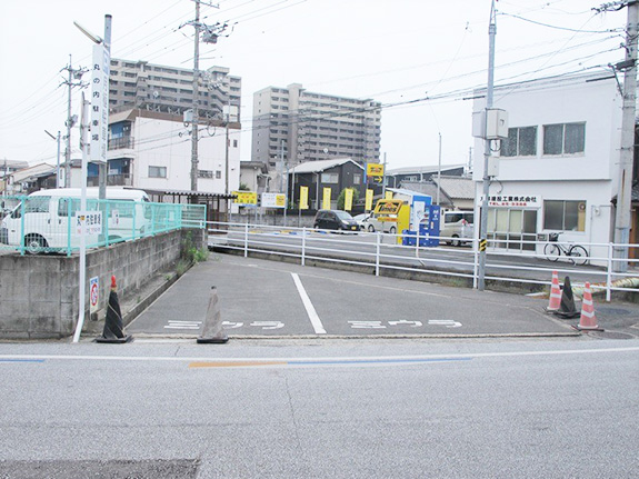 医院正面駐車場　写真①