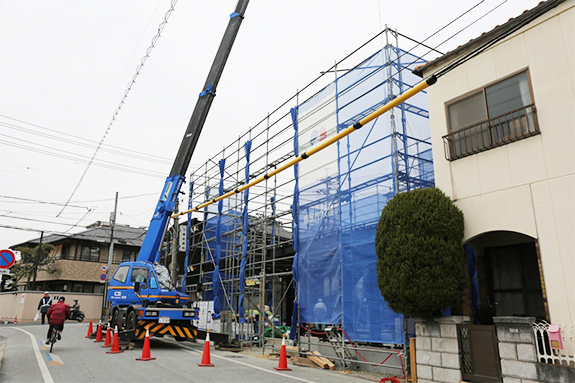 平成29年3月1日 クレーンも到着し、躯体の鉄骨の搬入と組み立てが始まりました。